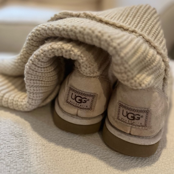 Ugg sweater boots ❄️ 🔥 - Picture 2 of 7